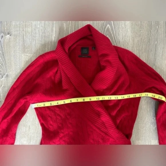 Saks Fifth Avenue . 100% CASHMERE . faux wrap v-neck cable knit red sweater - Picture 4 of 6